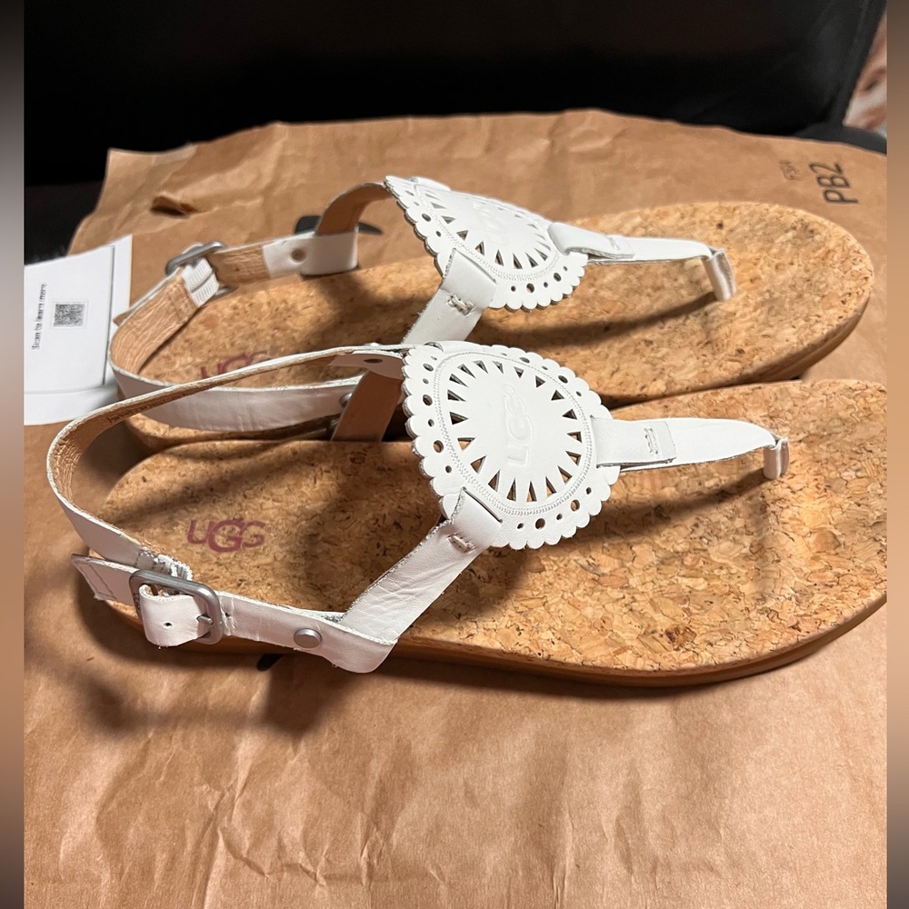 UGG Ayden II women's sandal in white leather with a cork insole. - Picture 2 of 4